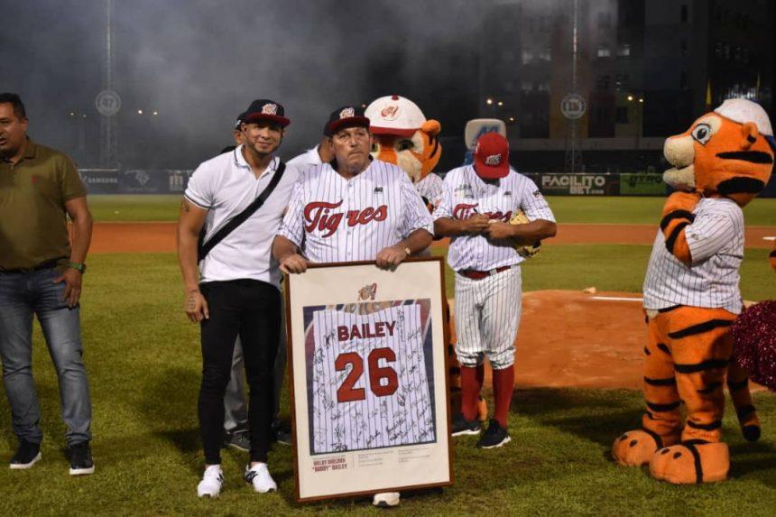 Buddy Bailey recibió homenaje de Tigres de Aragua