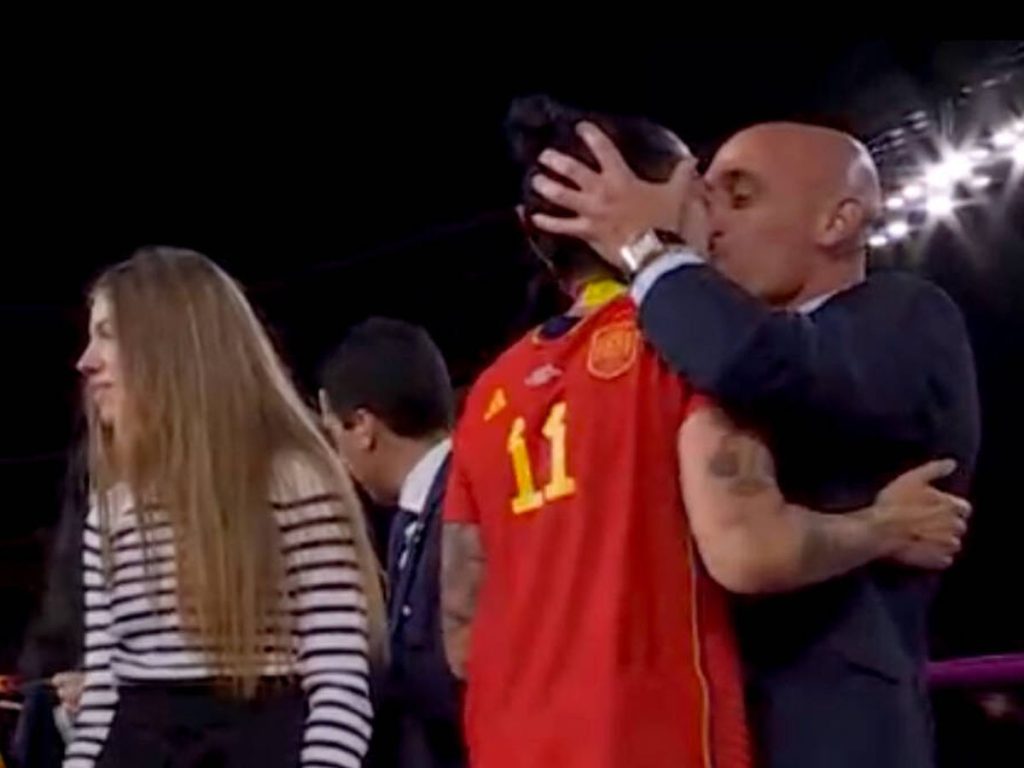 El polémico beso de Luis Rubiales a la futbolista Jenni Hermoso | Foto Cortesía