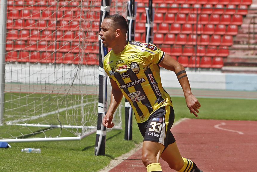 Nelson "Teto" Hernández fue uno de los mejores jugadores de la ronda regular de la Liga FUTVE | Cortesía Deportivo Táchira