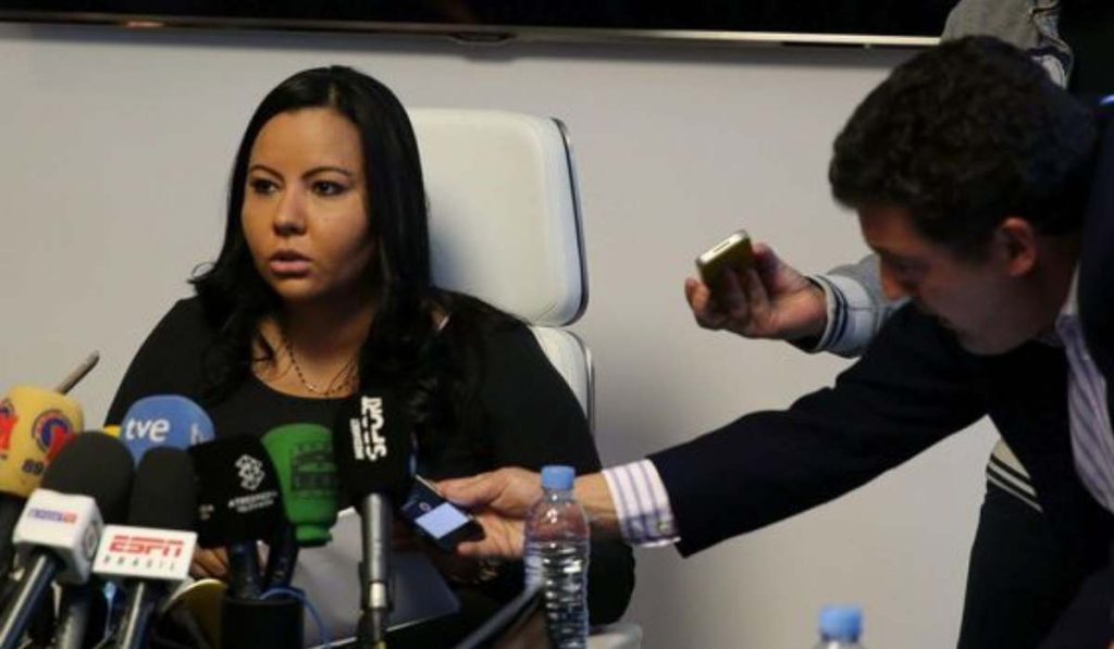 Dinorah Santana en una rueda de prensa de apoyo a Alves. EFE