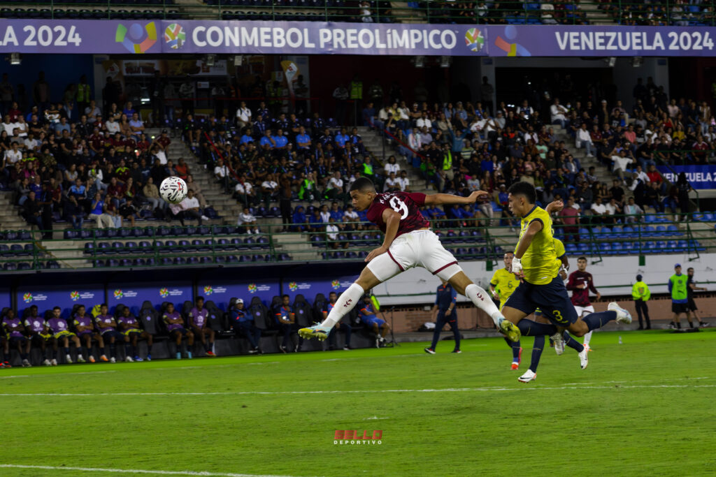 Kevin Kelsy de cabeza, anotó su primer gol en el CONMEBOL Preolímpico 2024 | Foto: Nikolle Giménez