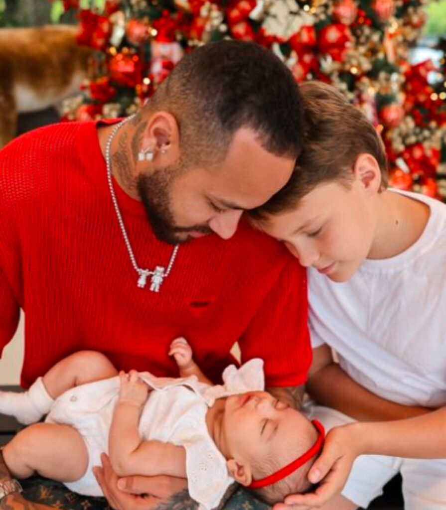 Neymar Jr. disfruta de Navidad 2023 con su dos hijos